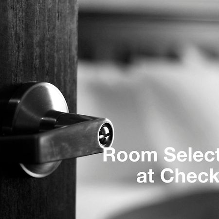 Grey Eagle Resort YYC Dış mekan fotoğraf