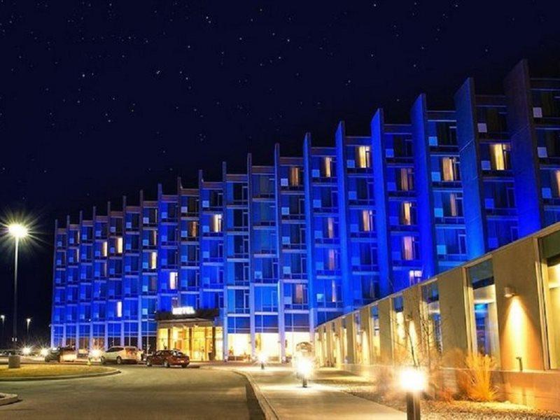 Grey Eagle Resort YYC Dış mekan fotoğraf