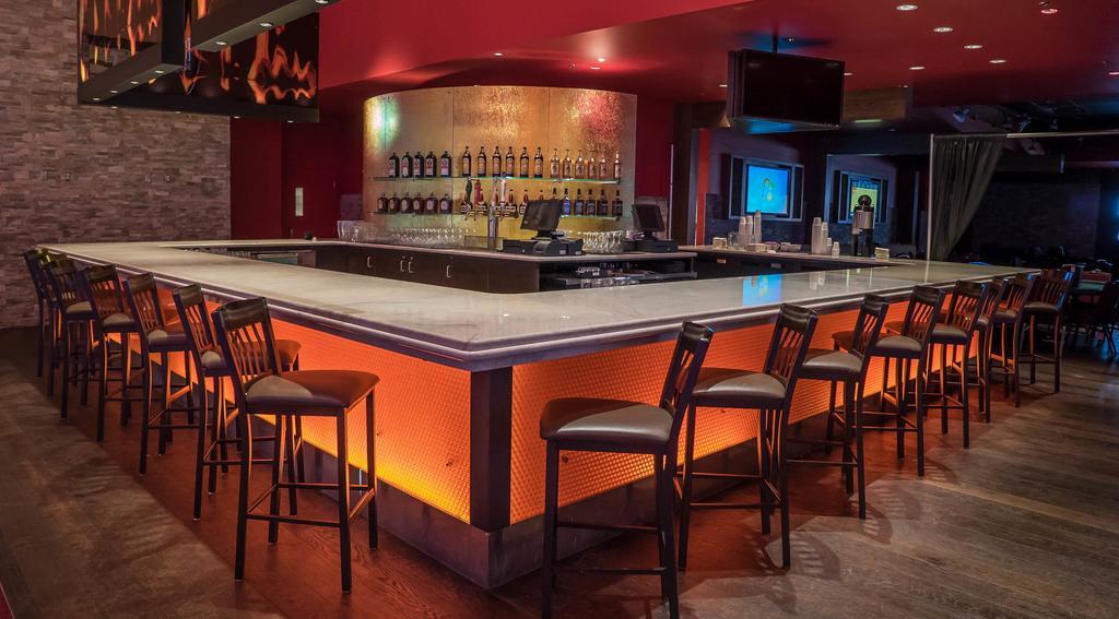 Grey Eagle Resort YYC Dış mekan fotoğraf