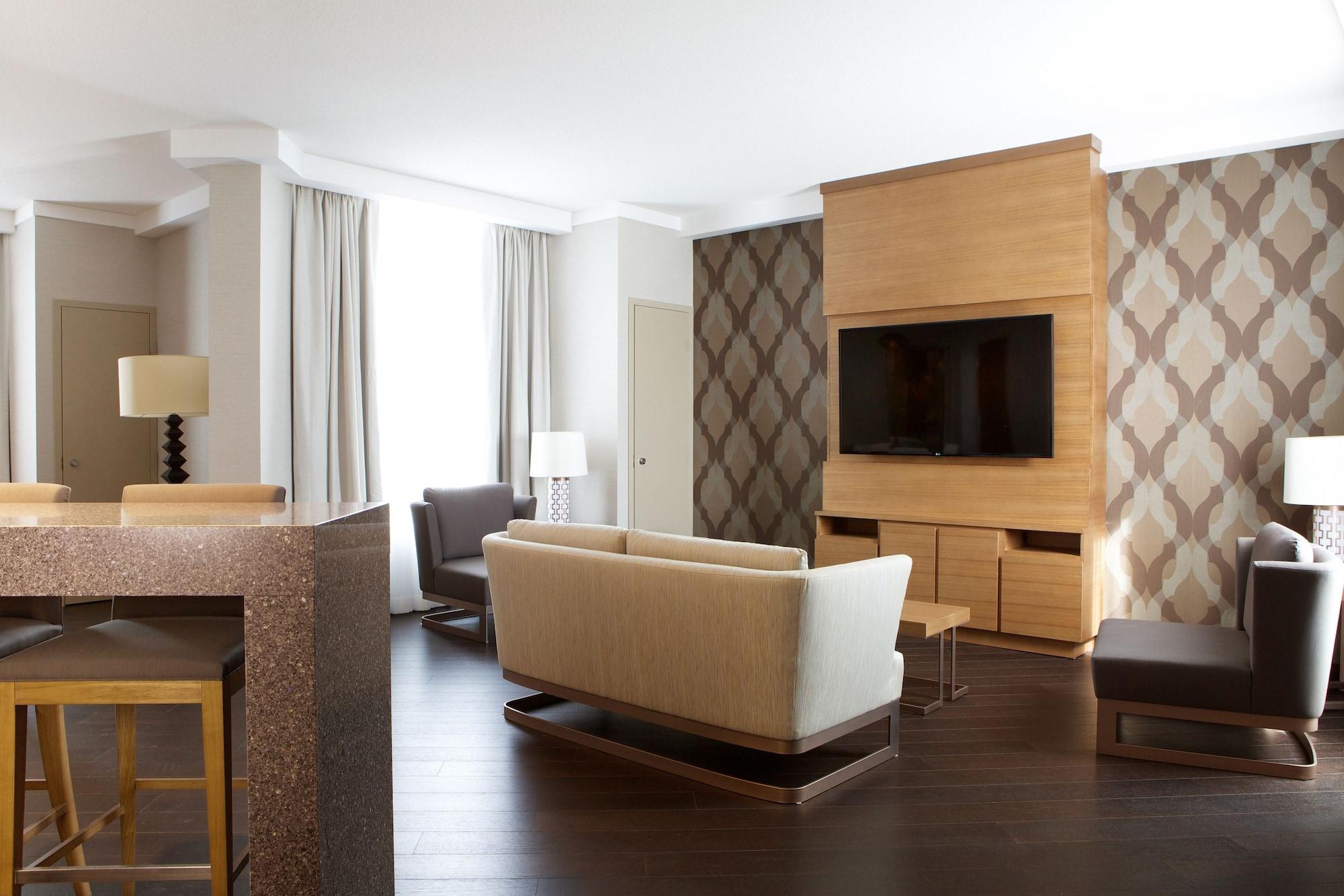 Grey Eagle Resort YYC Dış mekan fotoğraf