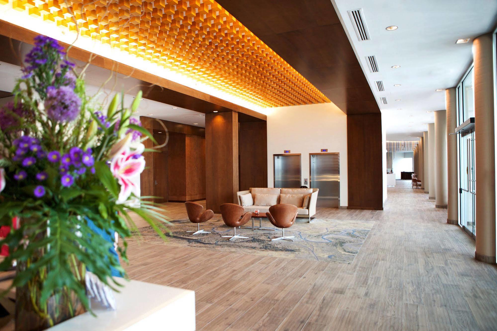 Grey Eagle Resort YYC Dış mekan fotoğraf