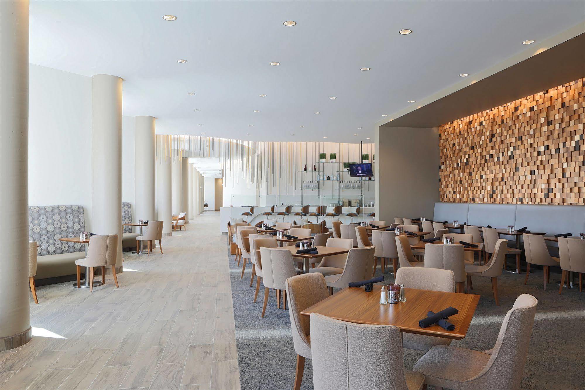 Grey Eagle Resort YYC Dış mekan fotoğraf