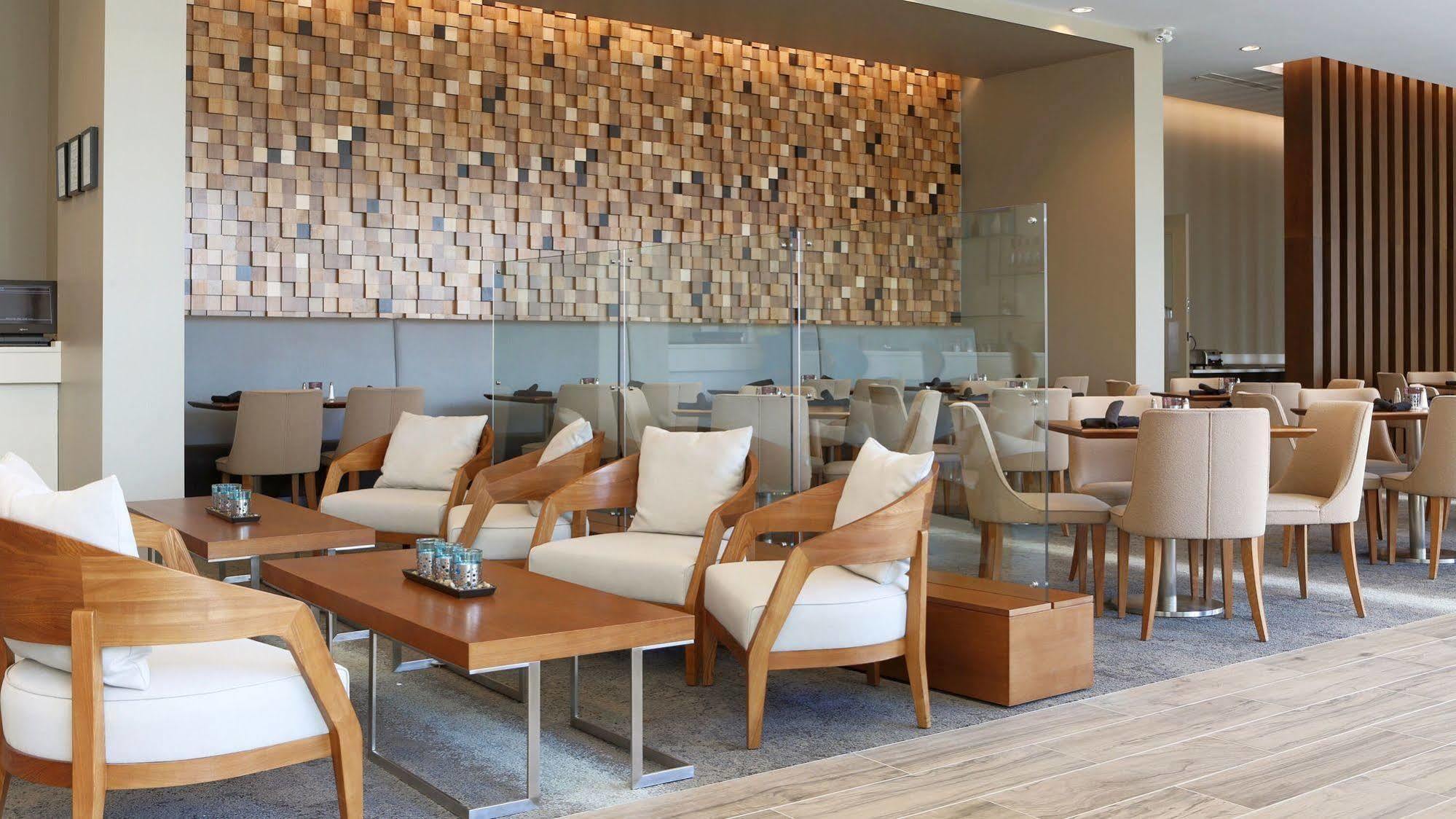 Grey Eagle Resort YYC Dış mekan fotoğraf