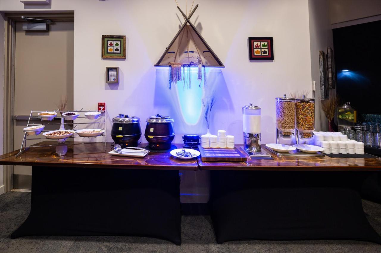Grey Eagle Resort YYC Dış mekan fotoğraf